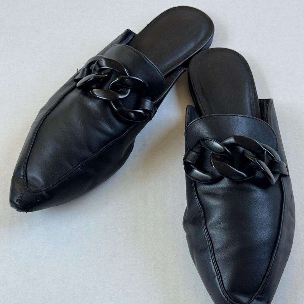 Black pointed toe chain mule